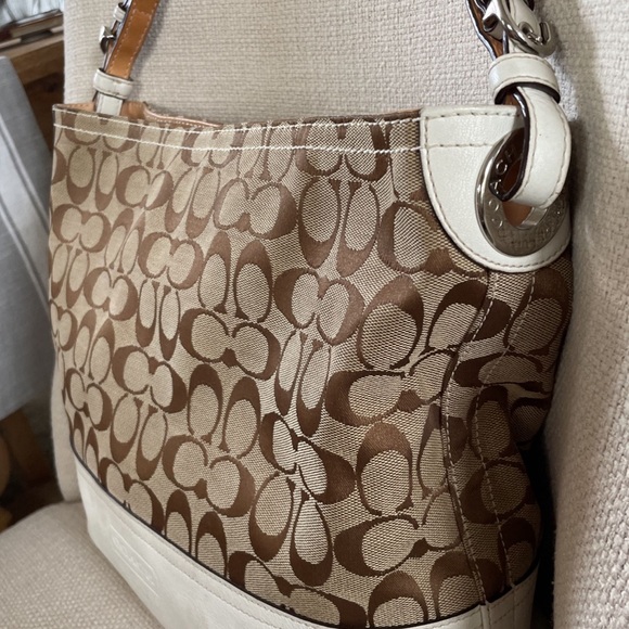 Coach Shoulder Bag - Picture 4 of 10